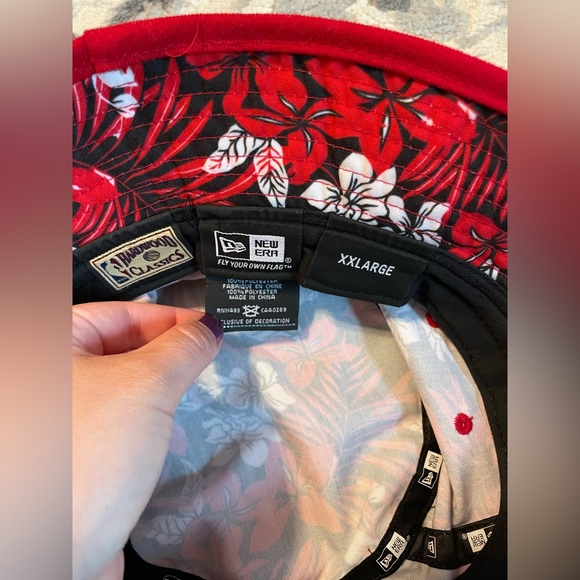 New Era XXL Chicago Bulls Windy City Red, white and black tropical bucket hat - Picture 6 of 7